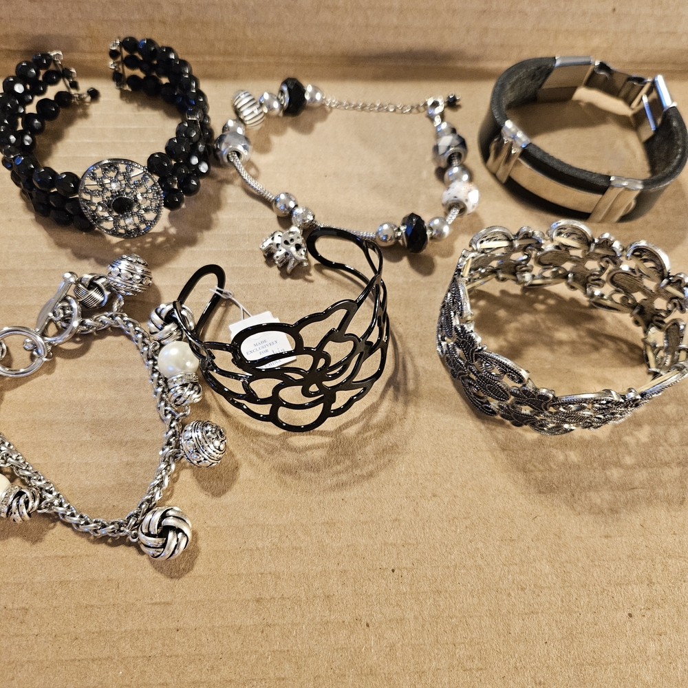 Lot 6 Pieces Bracelets 2 with Charms Assorted